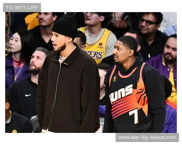 太阳伤病名单达七人，布克孤军奋战——逆境中的坚定信念与团队的力量